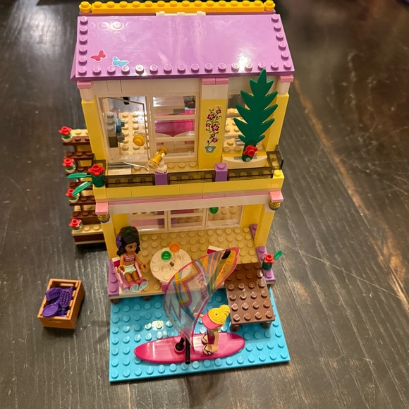 Lego Friends Stephanie’s Beach House - 41037 - Picture 1 of 8